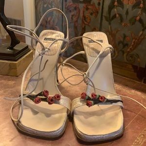 Cream sandals with rose detail